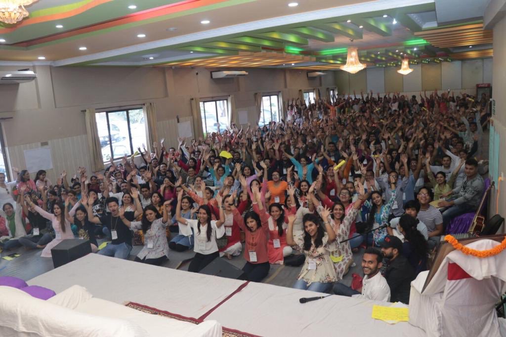srivinow's tweet photo. Deputy Prime Minister of Nepal, Shri Upendra Yadav ji joined in the celebrations as we concluded the Mega #HappinessProgram in #Kathmandu.
Over 500 Himalayan yogis sang and danced in joy!
#ArtOfLiving #SudarshanKriya #Nepal https://t.co/XcqF9tFx4r