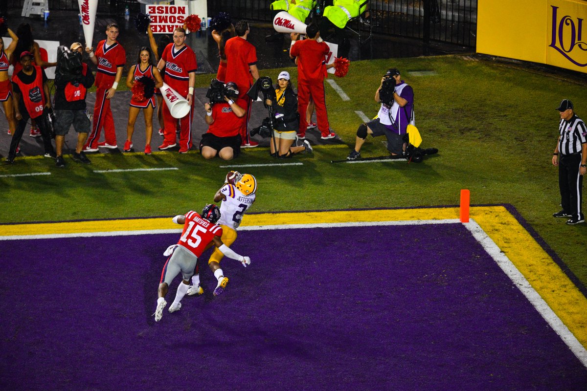 LSUfootball's tweet photo. What a throw. What a catch. 
@Joe_Burrow10 to Jefferson https://t.co/7aPcDE788P