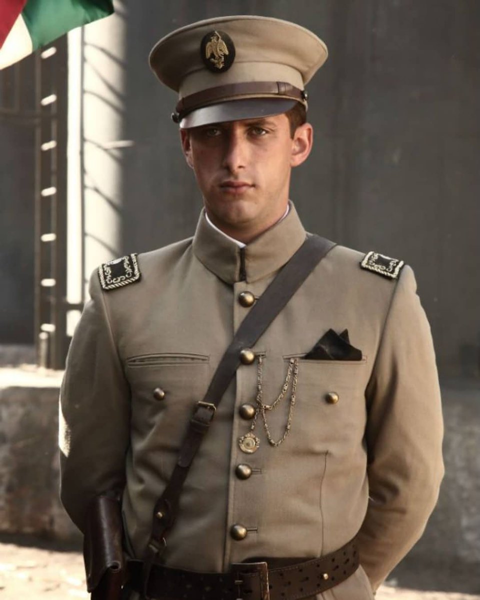 Советский офицер. Форма британского офицера 1 мировой. Генеральская форма армии италии в 2 мировой. Офицер британской армии 1914. Итальянский офицер.