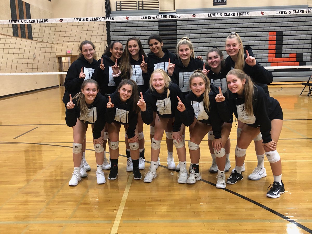 tonydavis1962's tweet photo. Great day to be a Bear! Volleyball wins Spokane tournament! Congrats ladies &amp; safe travels home. https://t.co/Y6yifSTkGR