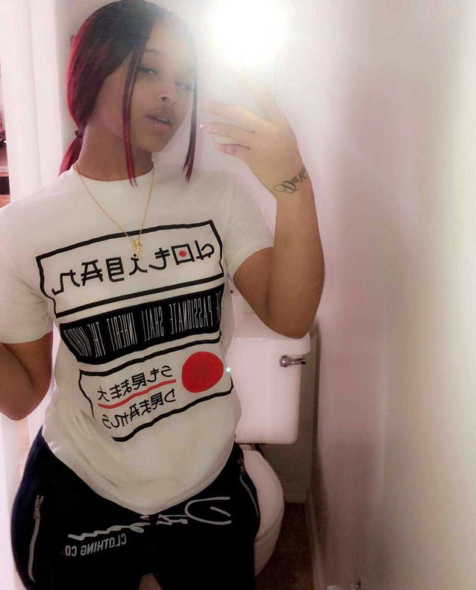 FINEASSMF2's tweet photo. 💋 https://t.co/MRn5xaIYiq