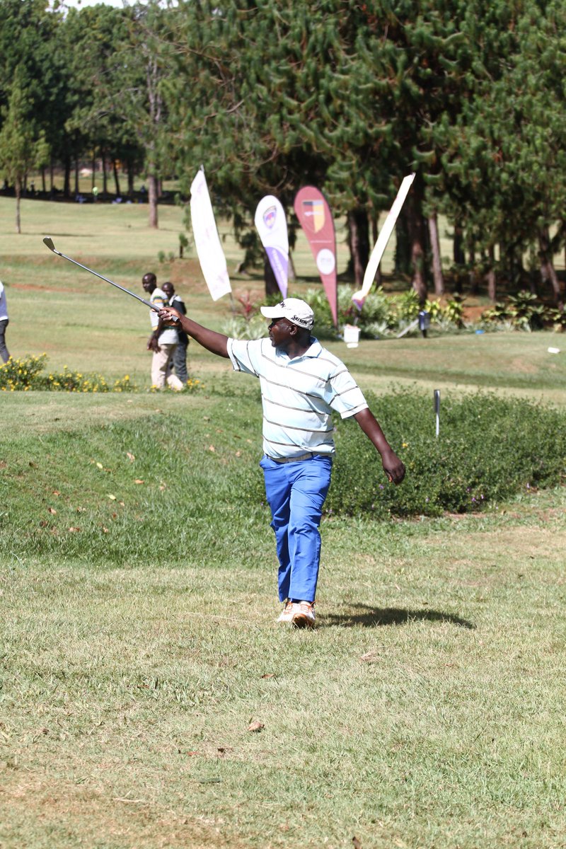 Jadwong's tweet photo. Big hitter #Indiza wins record 5th #Uganda Pro #Golf ⛳️ Open, takes home sh41 million prize
https://t.co/UOl2AclS0q
#Castlelite 🇺🇬 #UgandaOpen2018 #UgGolfOpen18
📷 @CastleLiteUg https://t.co/eeQeFpPiOm
