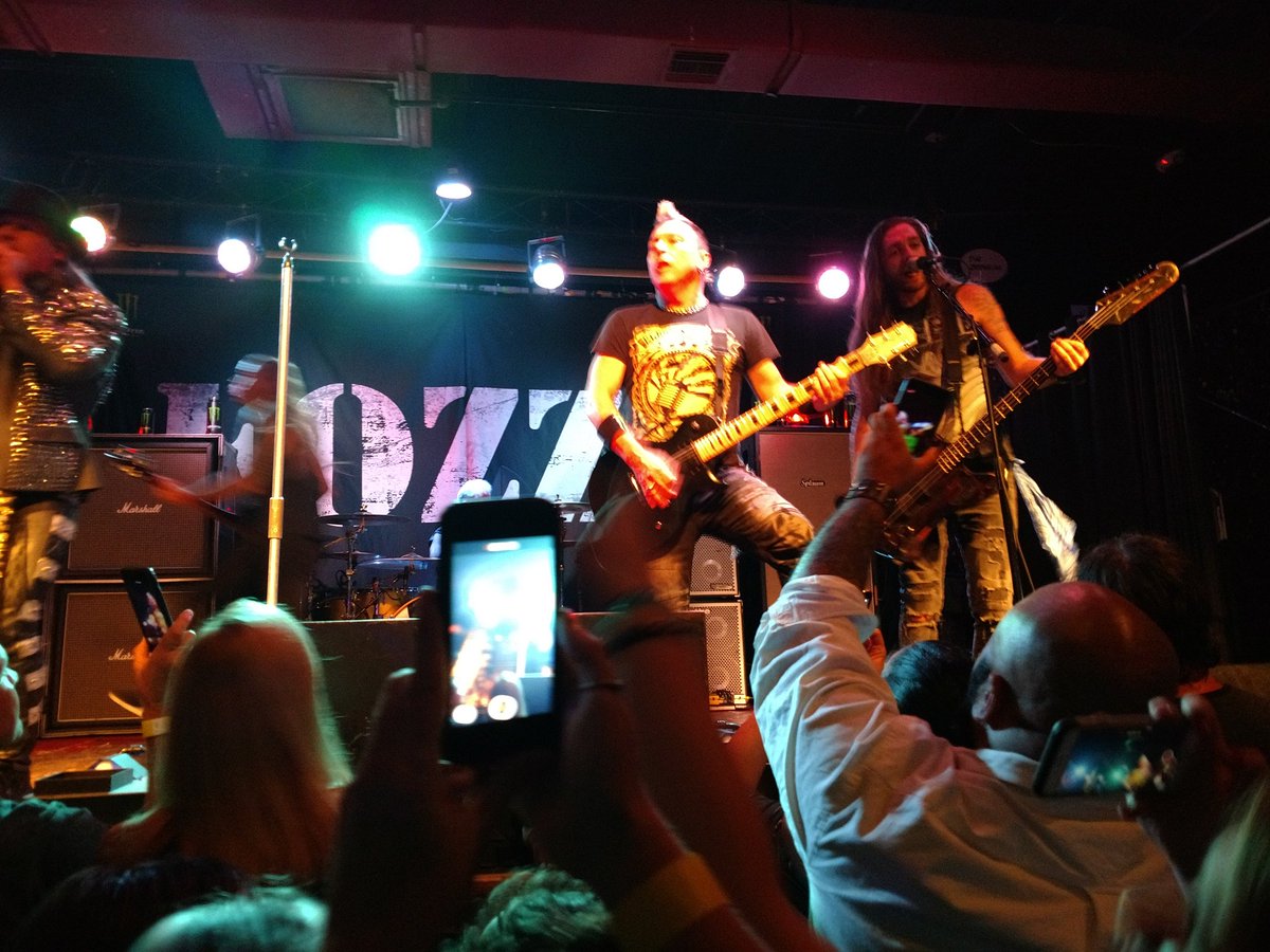 JacquiFried's tweet photo. @FOZZYROCK  @thedukeofmetal @IAmJericho   a few more pics of the Tampa show! Thanks for the memories! #Tampa #FozzyRocks #98Rocks https://t.co/K4ViFZKhjO