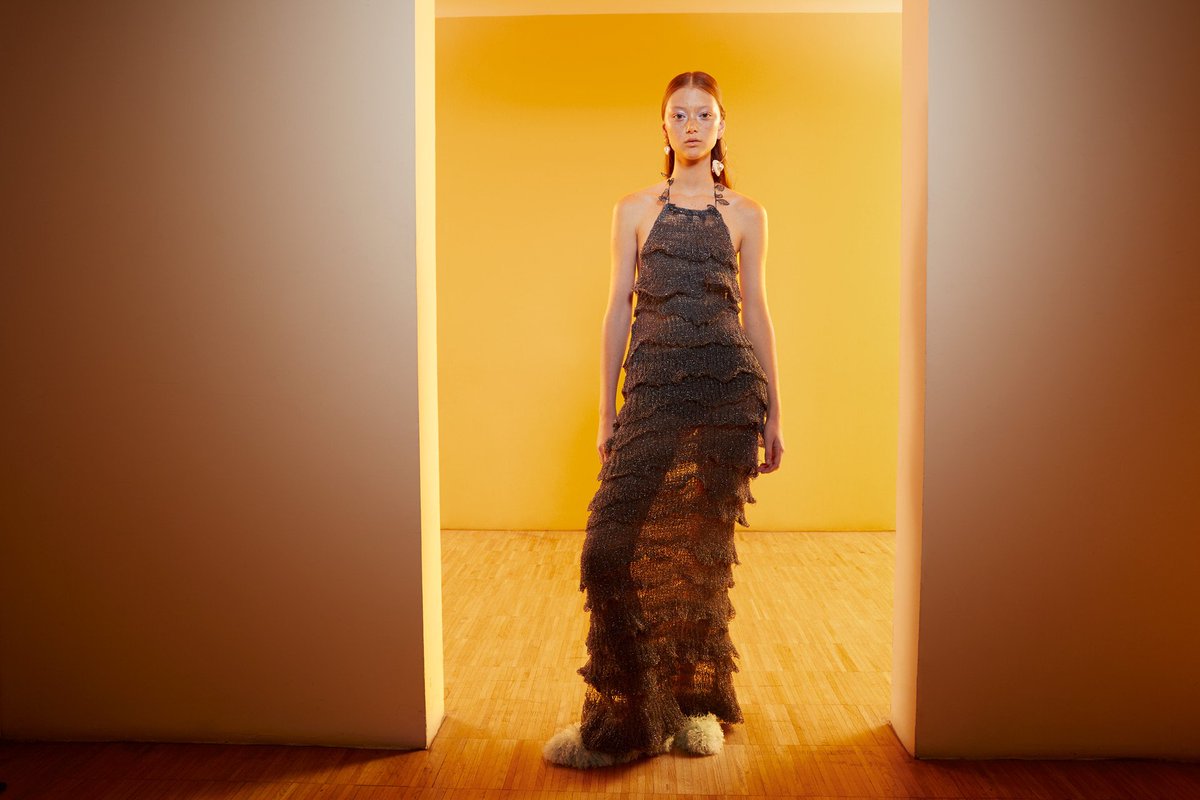 Missoni's tweet photo. The long silhouette is dematerialized by the crafted transparency of textures, superimposed to create depth, weightlessly.
#MissoniSS19 #Missoni65 #MFW @walldamort
Photo by Tassili Calatroni @tassopictures https://t.co/fNZZUkalzq