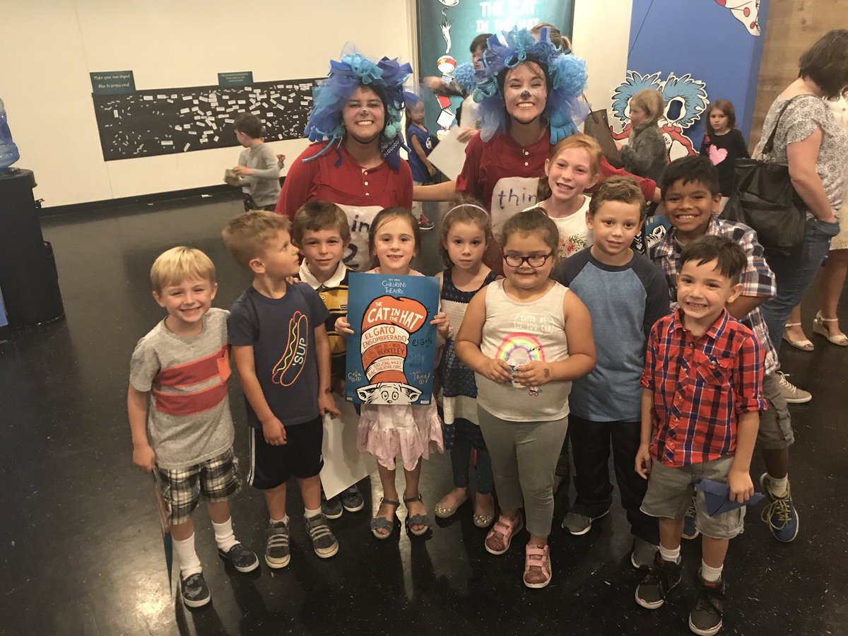 MargaMarshall's tweet photo. When you get to go to a bilingual play with many of our @HolbrookMDUSD Jets! Your day está completo! #somosbilingües #whatafunplay #elgatoensombrerado https://t.co/5MCydeBt7k