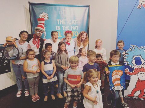 MargaMarshall's tweet photo. When you get to go to a bilingual play with many of our @HolbrookMDUSD Jets! Your day está completo! #somosbilingües #whatafunplay #elgatoensombrerado https://t.co/5MCydeBt7k