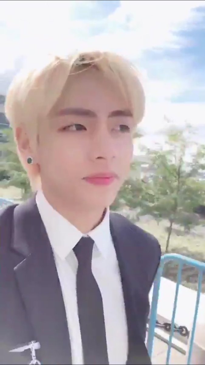 taehyungpic's tweet photo. 🐯💜

#뷔 #태형 #방탄소년단 #taehyung #V #BTS @BTS_twt https://t.co/ZVL6HgxfTO