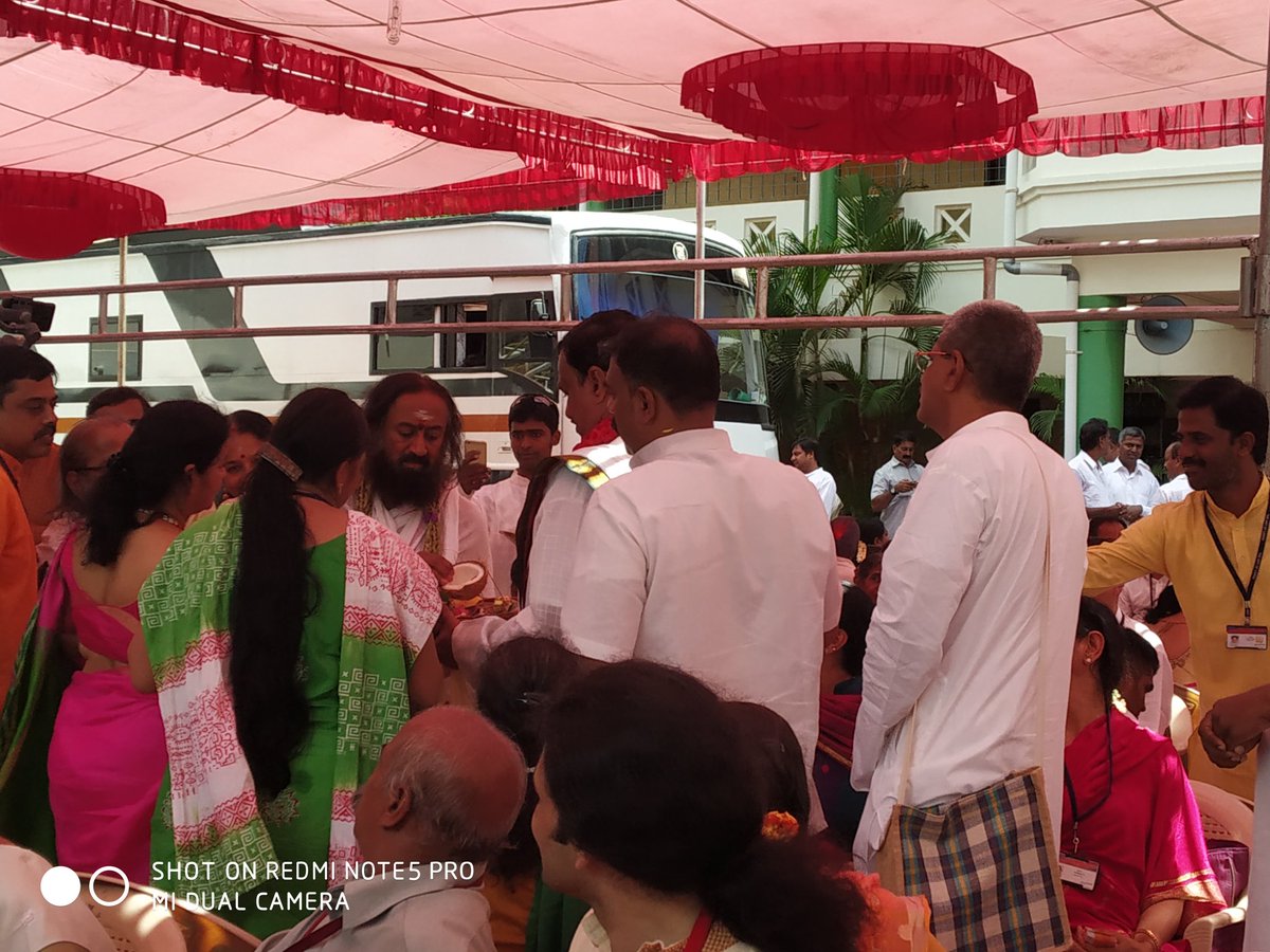 Glimpses from Gurudev @SriSri greeting the Teachers and Volunteers after #MahaRudraHomam #GurudevInChennai