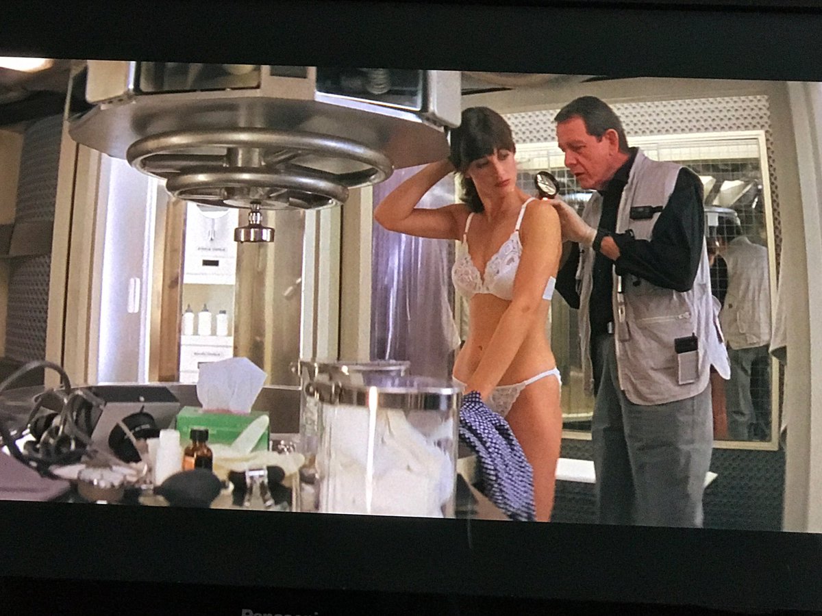 ビューティーデヴァイセス リバイアサン 隙あればアマンダ ペイズのお色気シーンを入れてくる映画の鑑のような作品 T Co Gcaeqvhehf Twitter