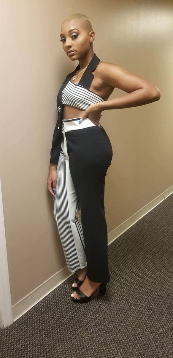 sewcuttingedj's tweet photo. Wait theres more... amazing show as usual!
#plussizefashion #fashion #fashionbombdaily #fashionkilla #fashiondesigner #blessedhands #sparkle #styleguru #plusmodelmag #designerlifestyle #designerlife #sewdope #sewhott #cuttingedjapproved #columbusdesigner #columbusalive https://t.co/fDZ7WKJ3KF