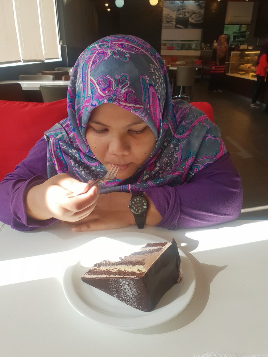 qayyumaliff_'s tweet photo. Ni adik bongsu aku. Bakal menduduki pt3 esok. Seorang yang ceria, cakap banyak, always spam ws, kaki bluetick. Aku manjakan dia sebab dia sempat merasa kasih sayang parents sekejap je. Kenapa? Dia kehilangan umi masa umur 9 tahun, kehilangan abah masa umur 12 tahun. https://t.co/tmYOKSvb7Z