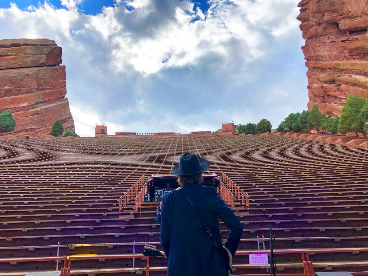 beckpics's tweet photo. So...we're back! How are you? 👋
Did you attend to some of the shows from the #ColorsTour? https://t.co/oO7T30RHN5