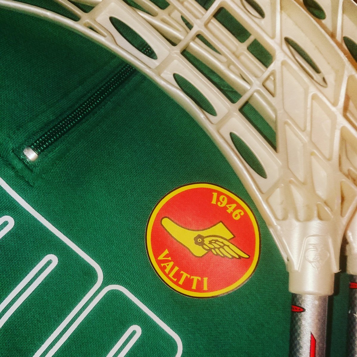 rizrem's tweet image. Tänään lähtee 19. kausi säbää Idän Helmessä. Välissä neljä kautta meni ulkomailla mutta Suomen kentillä divareita vain Pegasoksen siivin 💯 💪 #salibandy #valtti #idänhelmi #sb3div