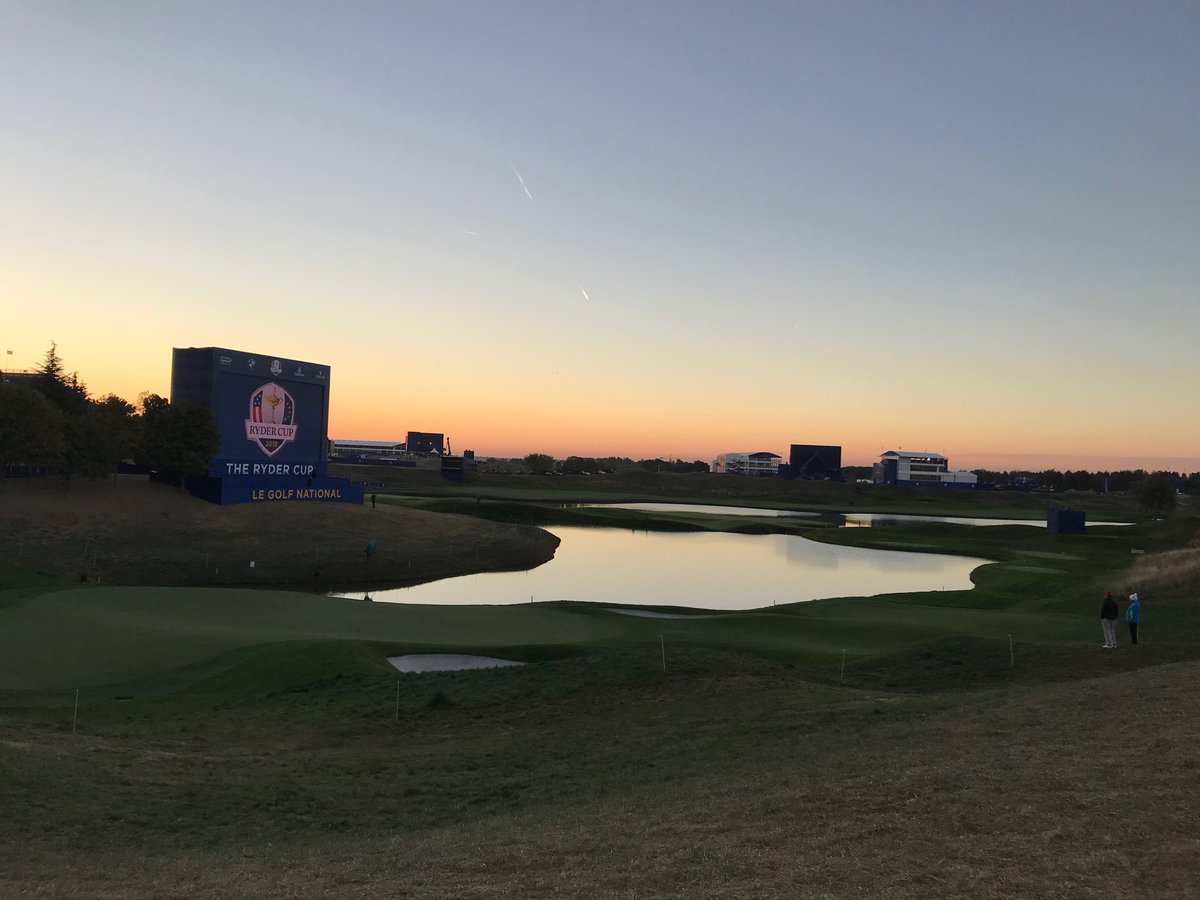 pascbret's tweet photo. ⁦@rydercup⁩ ⁦@RyderCupEurope⁩ ⁦@MartinCoulomb⁩ ⁦@canalplus⁩ nous y sommes enfin :) on va passer un journée de dingue https://t.co/JXFVjYFBZC