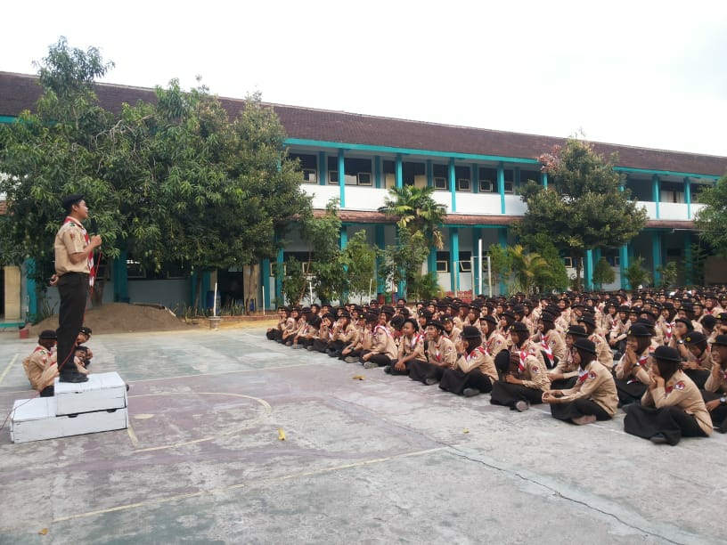 smkn2blora's tweet photo. 📷📷Pemilihan Pradana&amp;Pradani untuk Dewan Ambalan Gajah Mada dan Nyi Ageng Serang masa bhakti 2018/2019👤👤
Semoga kandidat yg terpilih bisa melaksanakan tugas dan kewajiban serta menjayakan pramuka di SMK N 2 BLORA 😉😉
#salam_pramuka #Scouting #smkn_2blora #smkn2blora_vocsoba https://t.co/FKEGIgn8yu
