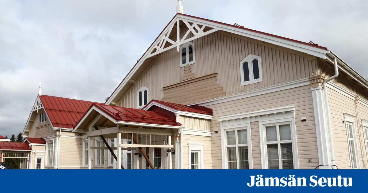 Pikkujoulut Jokivarren vanhassa puukoulussa? Remontti edistyy vinhaa vauhtia – Katso video dlvr.it/QlqKly