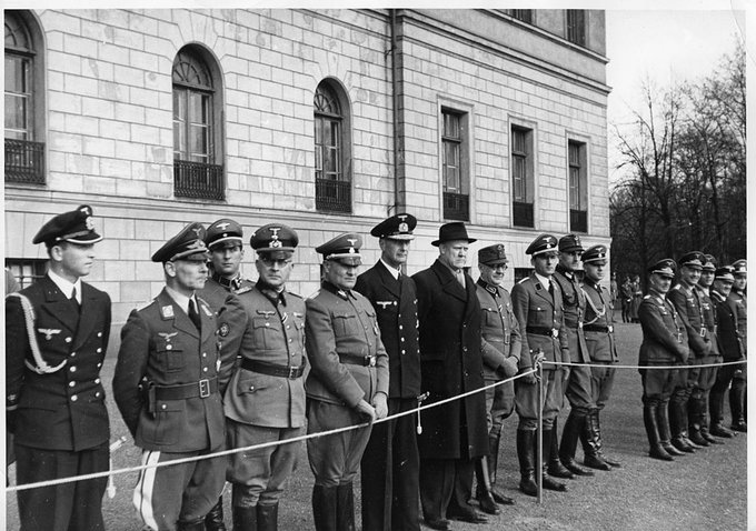 ミリタリーカフェのtwitterイラスト検索結果 古い順