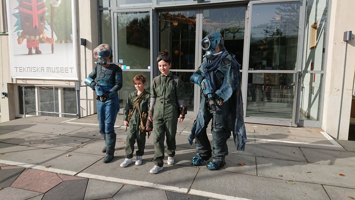 Copylinda's tweet photo. Ni vet väl om att det är rymdhelg på @Tekniskamuseet 👽 👽 ✨ och hela filmteamet inklusive skådisar, Aliens, regissör, VFX-artister och maskdesign från #ensammairymden #aloneinspace är här! Kom hit! Bring your kids! https://t.co/603XOlv6DM