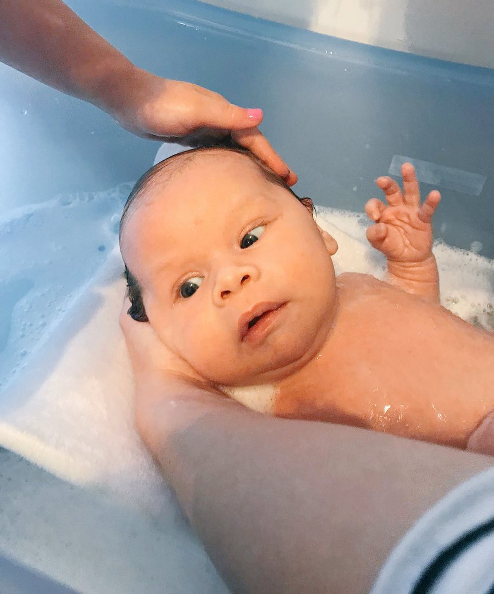 zoecoton's tweet photo. Bath time last night with the help of his two cousins 💙 #howmanychins #chunkyboy https://t.co/yCBPG7YL5h