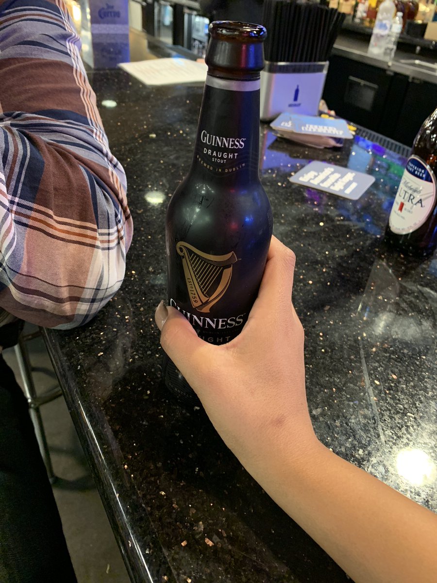 iilovehanaXo's tweet photo. Celebrating dodgers clinching #forgus our fave beer https://t.co/g5LyPL94gz