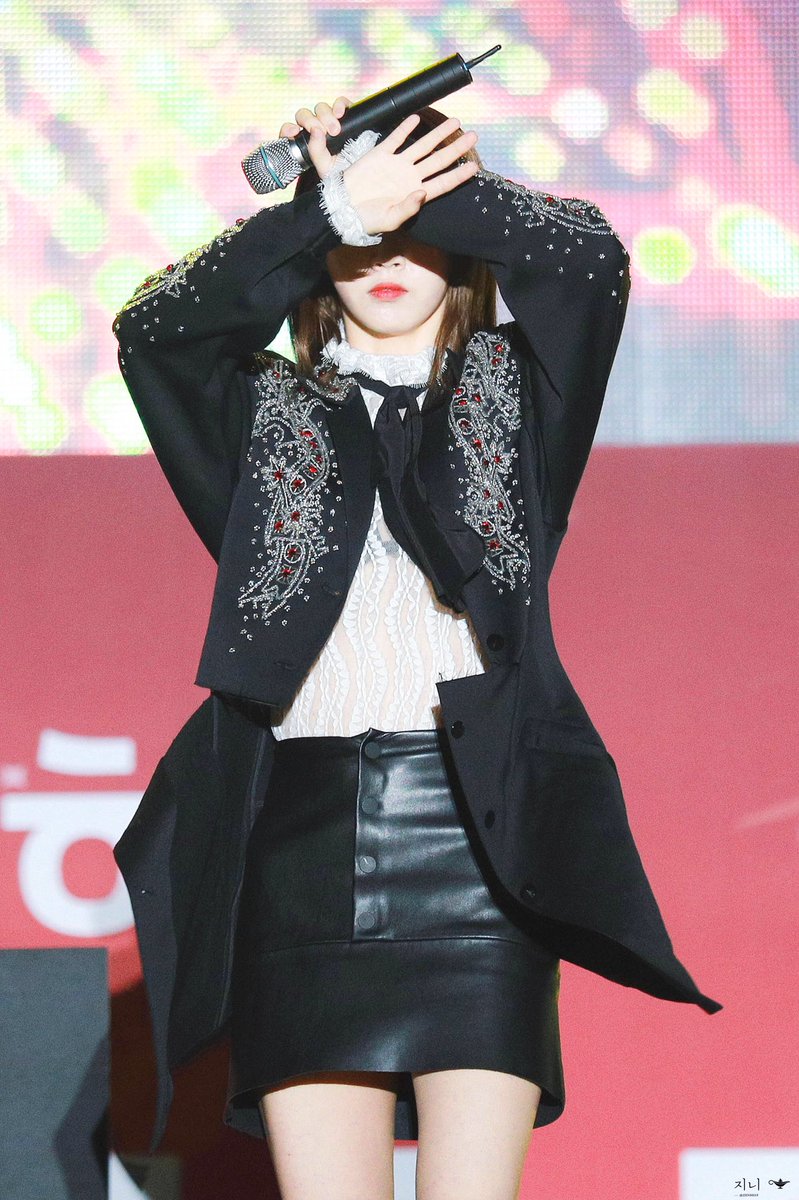 180929
LG 행복나눔 페스티벌

문별 개인 컷

#마마무 #문별