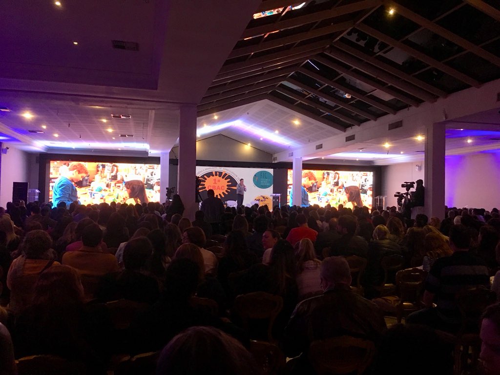 CarolRodeghiero's tweet photo. Primeira Conferência Brasileira de Aprendizagem Criativa: criamos um “monstrinho”. 🙃🙂 #CBAC #aprendizagemcriativa #SeedLabPR https://t.co/9RnbUTzqIo