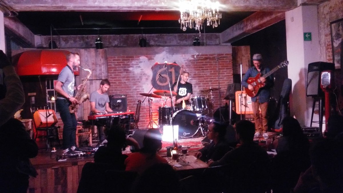 MarySolPacheco's tweet photo. Ya suena el #indiejazz francés de #TheWatershed, los invitados de esta primera edición del #FestivalÉchange #EnEl61 https://t.co/GszcGzFlwt