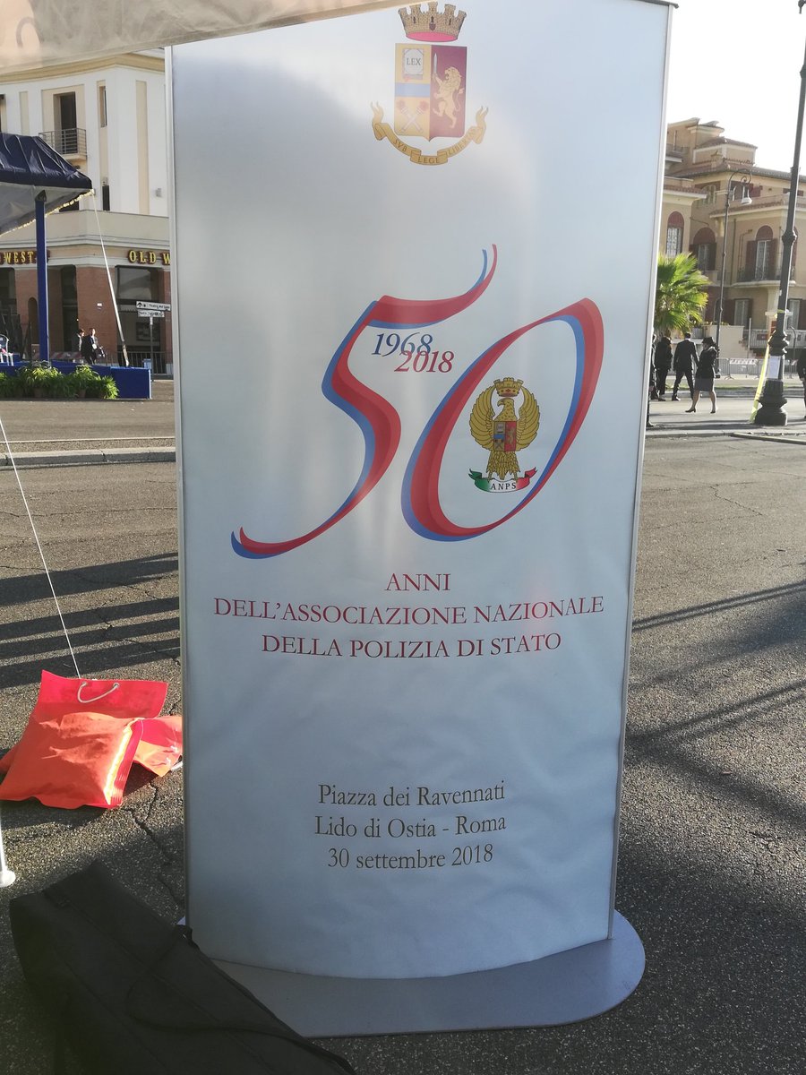 poliziadistato's tweet photo. #30settembre celebrazione 50 anni Associazione nazionale #poliziadistato #50ANPS lungomare Ostia (Roma) 
h 11 sfilata alla presenza Presidente #Mattarella (diretta @RaiDue e Facebook @poliziadistato.it )
Pomeriggio dimostrazioni #poliziascientifica #cinofili 
h18 concerto Fanfara https://t.co/zKM2gD688K