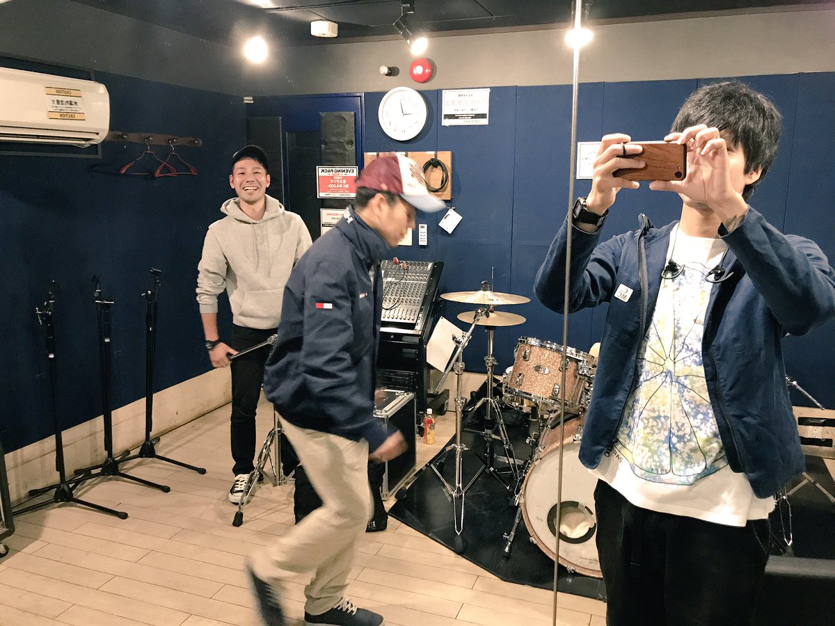 Helllp_'s tweet photo. 昨日は、Helllpスタジオでした。新曲を作っています。シンプルでポップな曲がまたまたできそうな予感。
#band #music #スタジオ #音楽 https://t.co/KkdVDuAyAG