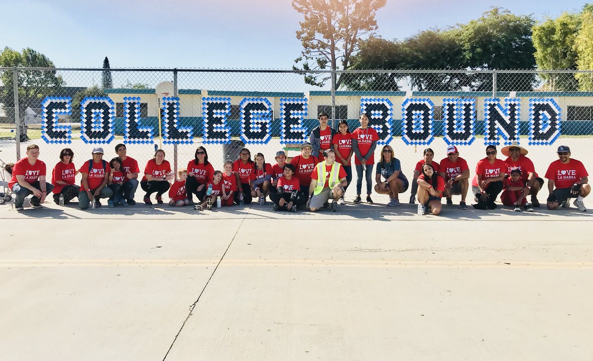 ElPortal_00's tweet photo. A great big thanks to all of the families and volunteers who came out today to make our projects successful. #cleanplaygrounds #fenceart #noexcuses #lovelahabra @LowellJoint @noexcusesu @rhondaesparza00 https://t.co/aSuSHHaWdC