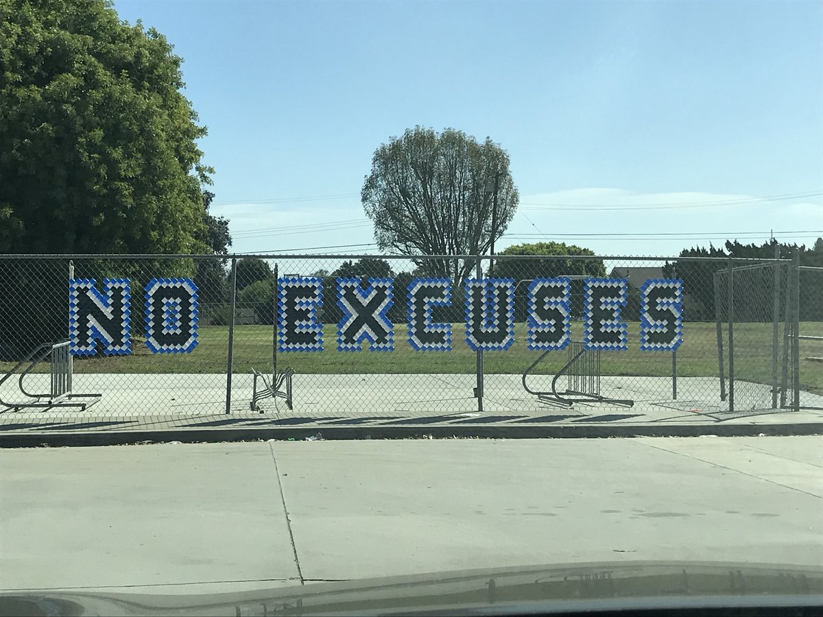 ElPortal_00's tweet photo. A great big thanks to all of the families and volunteers who came out today to make our projects successful. #cleanplaygrounds #fenceart #noexcuses #lovelahabra @LowellJoint @noexcusesu @rhondaesparza00 https://t.co/aSuSHHaWdC