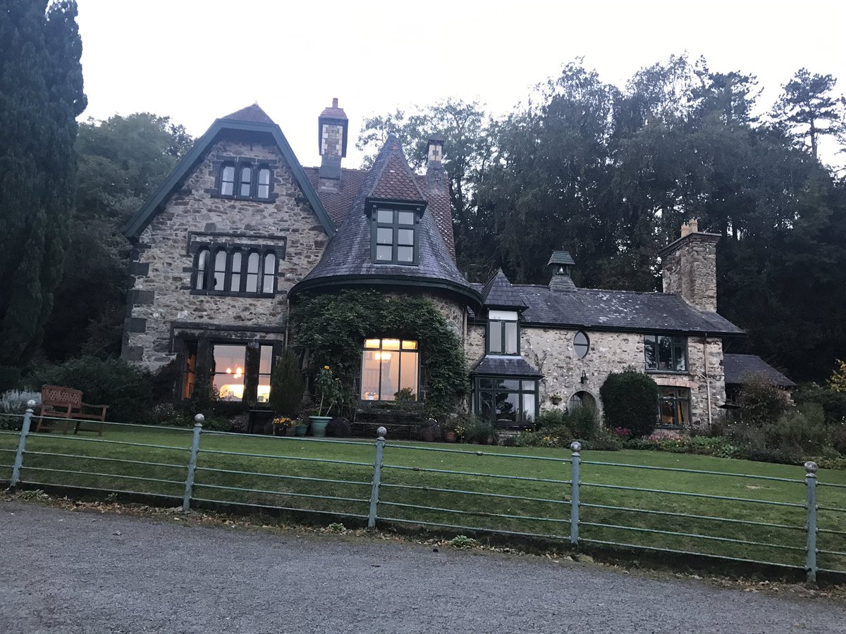 ionarees's tweet photo. We had a lovely evening at #Pensychnant Conservation Centre last night listening to #JonathanRichards classical guitar #livemusic 🎶🎶also had delicious bara brith and a cup of tea ☕️ https://t.co/nUbkR2nXdz