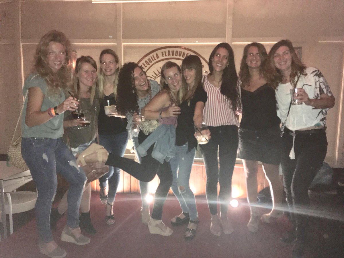 BeerRunnersGi's tweet photo. Divendres els #BeerRunnersGirona vam fer el sopar d'inauguració de la temporada 2018-2019 💃🕺🍻
Visca la família #BeerRunner
#moltmésquecórrer #comencemambbonpeu https://t.co/mtGVYqvzrH