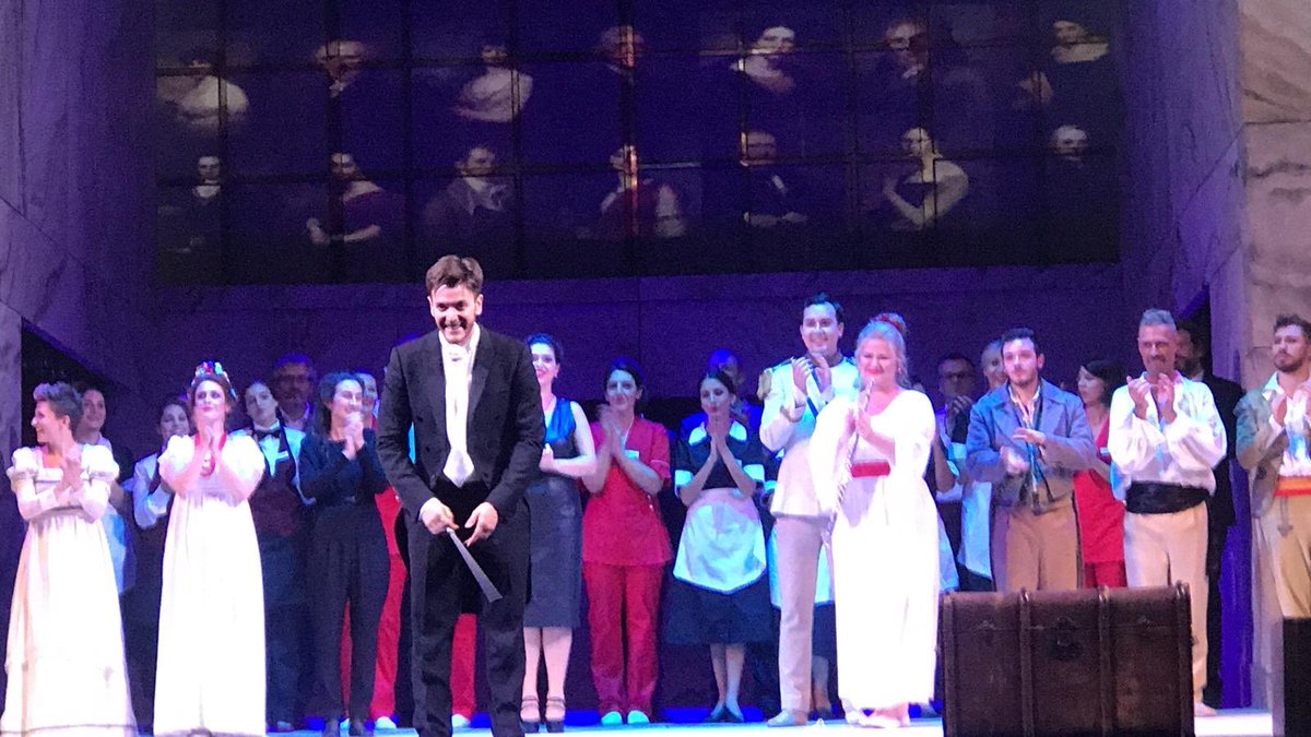 michele_spotti's tweet photo. È una grande soddisfazione portare questo titolo per la prima volta nella storia di questo teatro, il Teatro Sociale di Como
#michelespotti #conductor #viaggioareims #teatrosociale #como #operalombardia #ilviaggiocontinua #sonsoddisfazioni https://t.co/wVSfVMkbMw