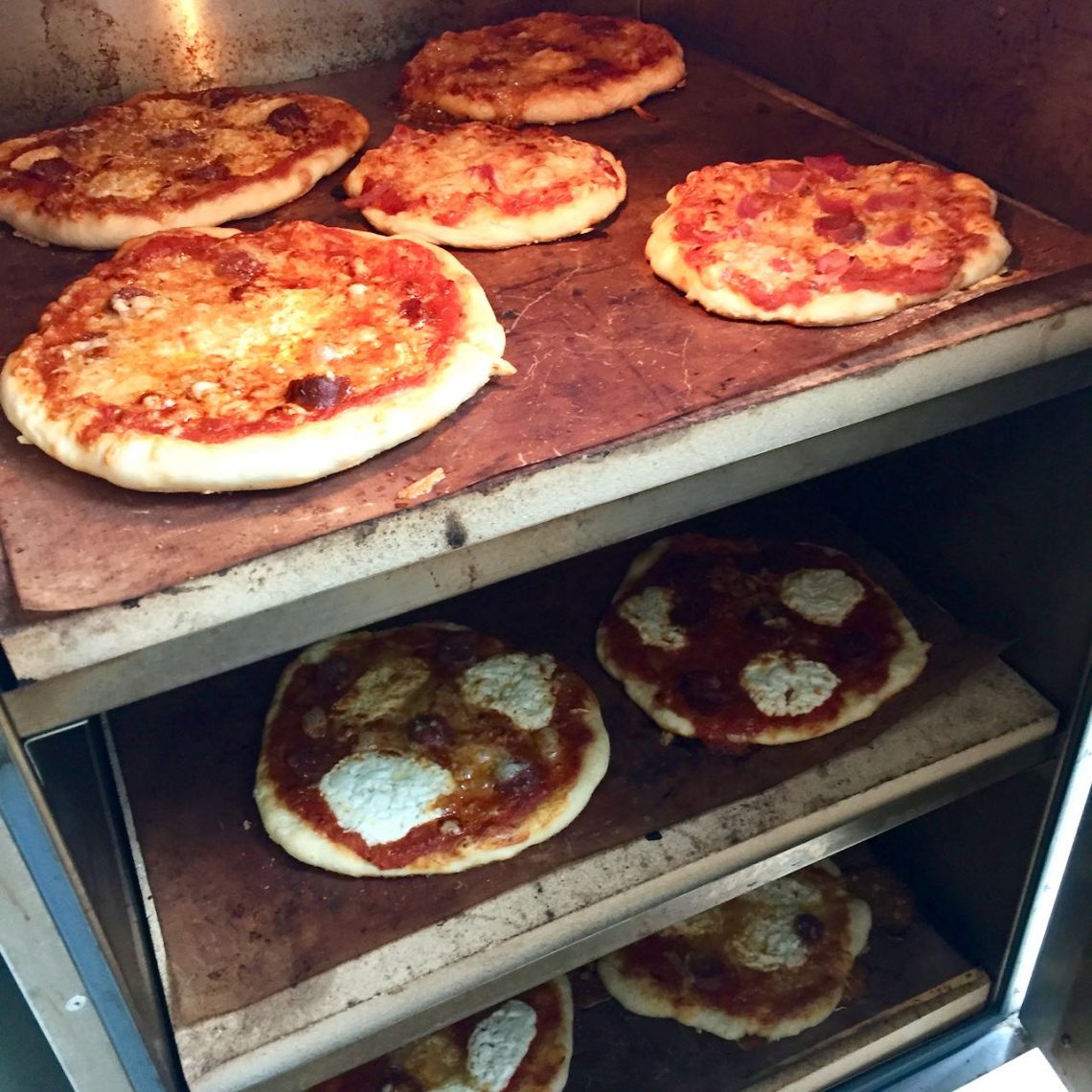 BreadBakerDani's tweet image. Ready to step up from a domestic oven to a bread oven?. Baker Better Bread: Baking in the Rofco #bakebetterbread #bread #Breadoven #Rofco severnbites.com/2018/09/29/bak…