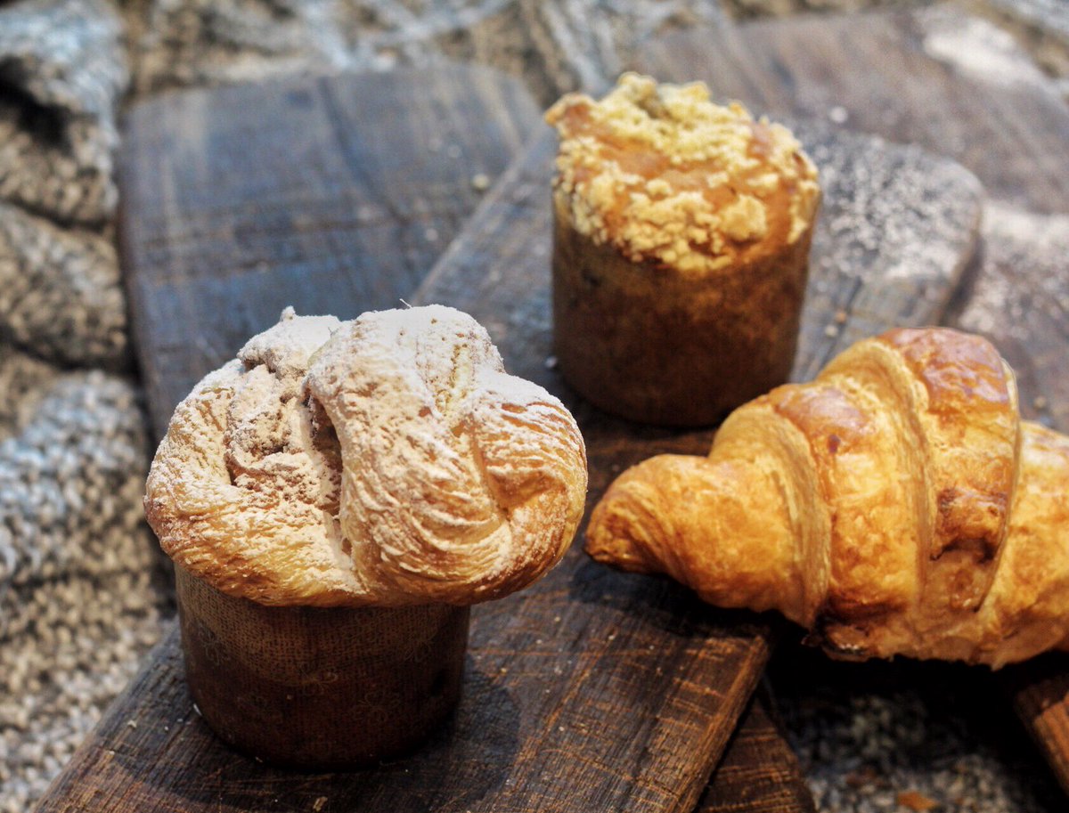 MMarquisDoha's tweet photo. Start your week right and be a sweet cruffin around!
This hybrid is a little something. Grab it at #QuickBitesDoha and tell us what you think!
.
#YourMarriottMarquis #MarriottMarquisDoha #Croissant #Muffin #Pastry #Foodie #Cruffin #QatarLiving #DohaFoodies #ILoveQatar #Qatar https://t.co/fayUO4I4nC