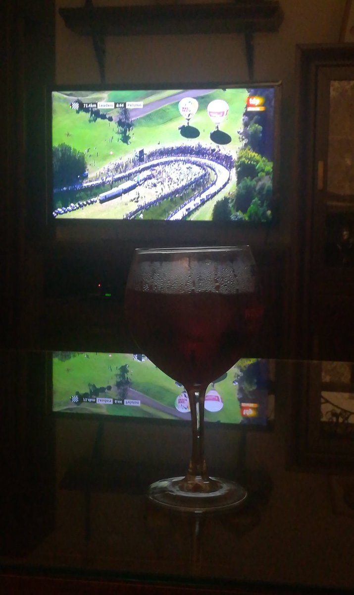 19antoniovargas's tweet photo. Vamos @alejanvalverde!!! #mundialciclismo #perico #vinotinto #teledeporteconelciclismo https://t.co/XbDtz035ek
