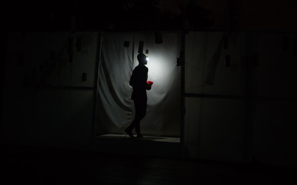 kwameboafo's tweet photo. Portrait of my Memories
The Performance Project ©2018
"Cleansing"
📷 @_abdularafat
#memory #portrait #cleansing #theperformanceproject #terraaltagh #lift2018 #batterseaartscentre #ukwestafricaarts #body #mobility #performance #physicaltheatre #experimentaltheatre #Theatreingh https://t.co/sc4KVGG9nh