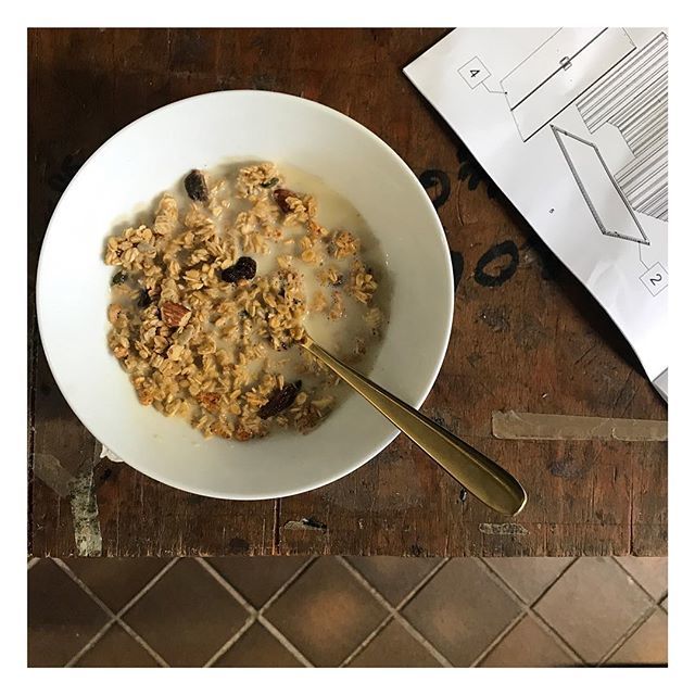 HuskAndHoney's tweet photo. And now, to build a shed... with the help of some morning fuel (freshly baked Oat & Nut #granola with a splash of oat milk. .
.
.
.
#storage #flatpackshed #building #flatpackfurniture #assemblyinstructions #yardmastershed #yardmaster #screwdriver #boschtools #granola #huskan… https://t.co/11lIjvpw3B