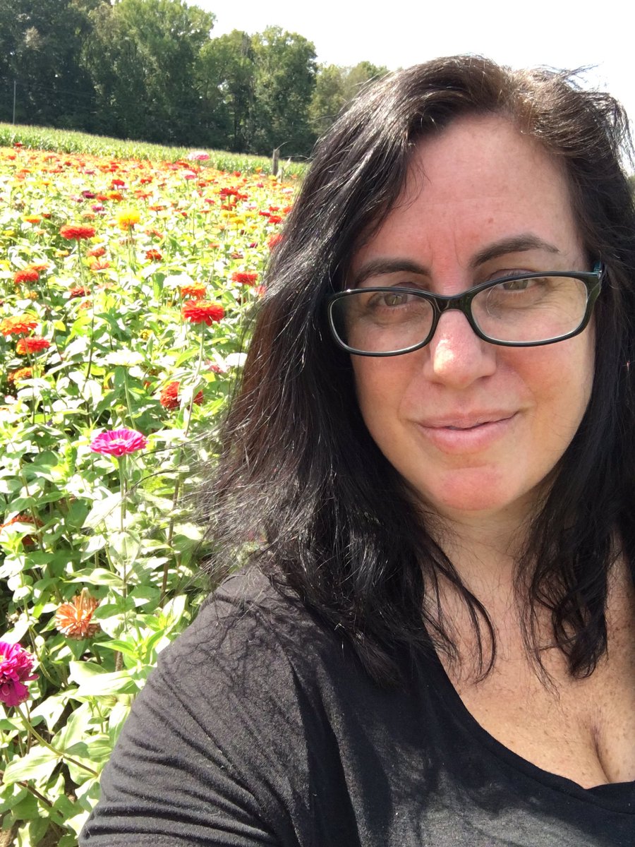 DinaLittner's tweet photo. Writer in a field of flowers. #flowerfarm #inspiration #zinnias https://t.co/LL3YNhEd0k