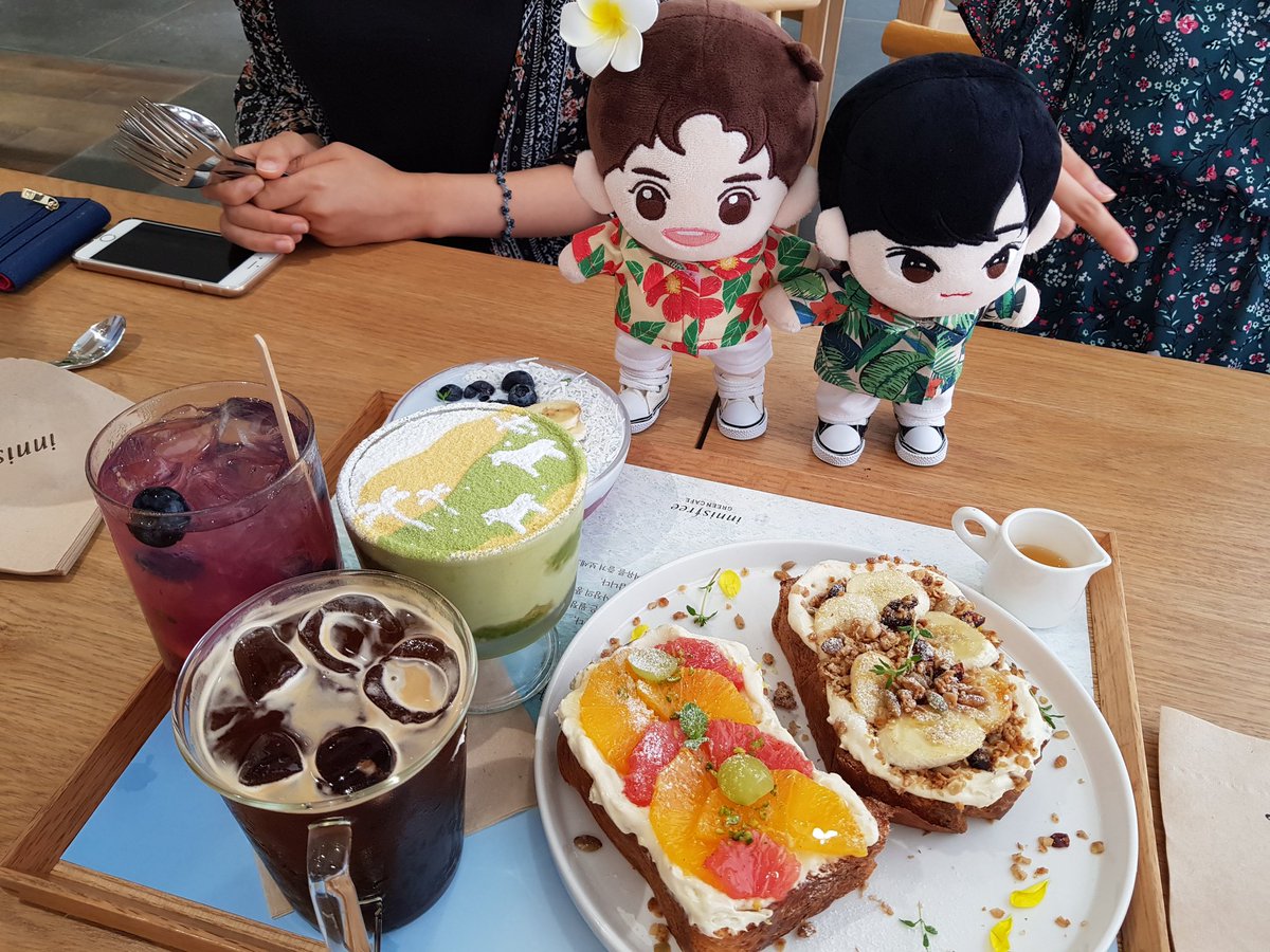 summerx21's tweet photo. 베비웅, 서네찌와 함께 갔던 이니스프리 카페
디저트 파티 했음🍨🍮🍰🍭🍯☕🍹🥞

#베비웅 #서네찌 https://t.co/sTi0MH62uq