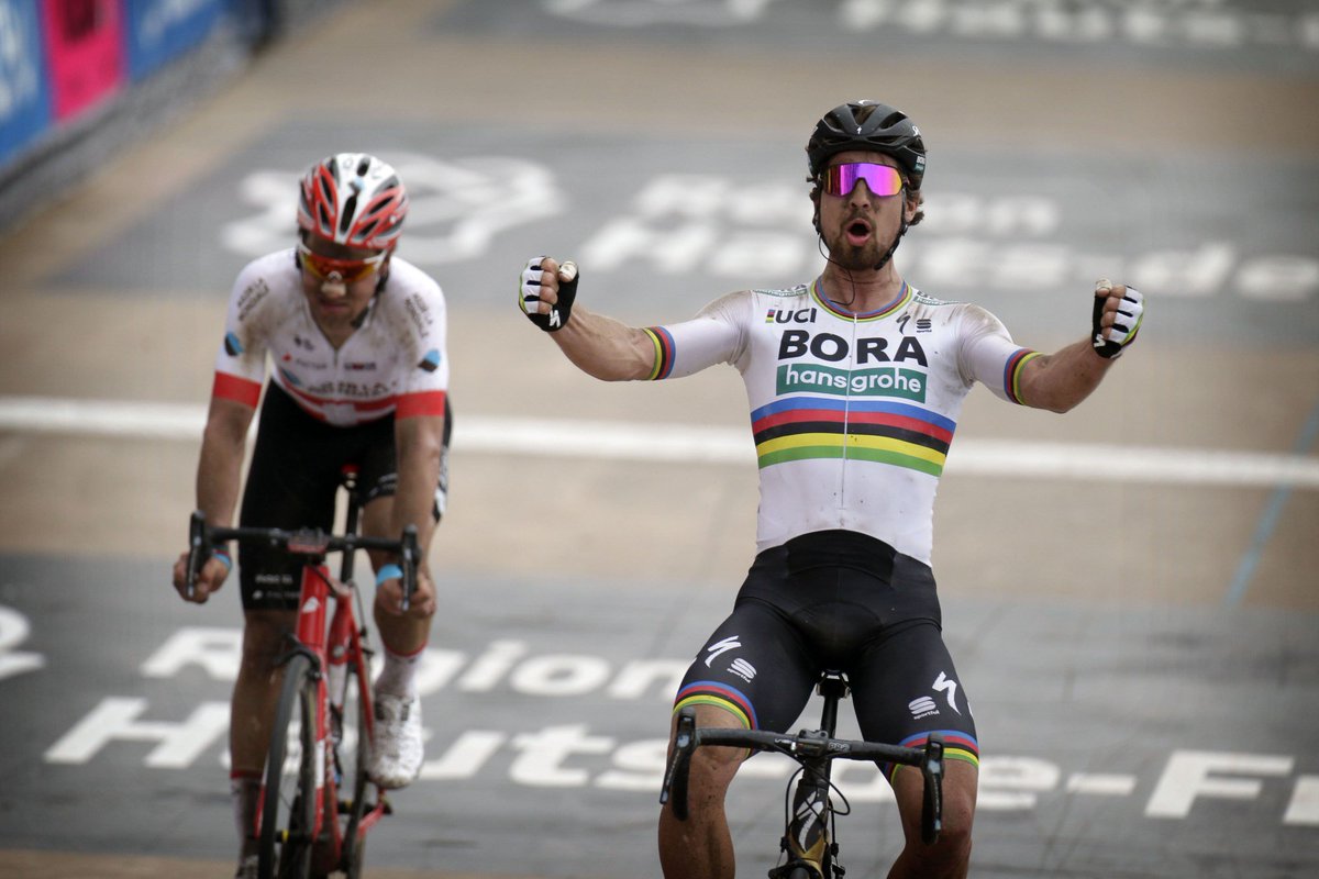 wielerrevue's tweet photo. โ๏ธ #Richmond2015
โ๏ธ #Doha2016
โ๏ธ #Bergen2017
โ #InnsbruckTirol2018
๐ Geen vierde wereldtitel voor ๐ธ๐ฐ Peter Sagan: hij is uit het peloton gelost!
Bedankt voor al die prachtige jaren in de regenboogtrui, @petosagan! ๐ https://t.co/AtF934FXWd