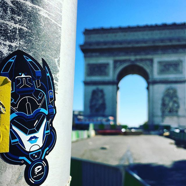 nicatingles's tweet photo. Cool sticker. Oh the background? That’s just the Arc of Triumph in Paris. #arcdetriomphe #paris https://t.co/4w9M1pjx1B https://t.co/tskeyMZxuL