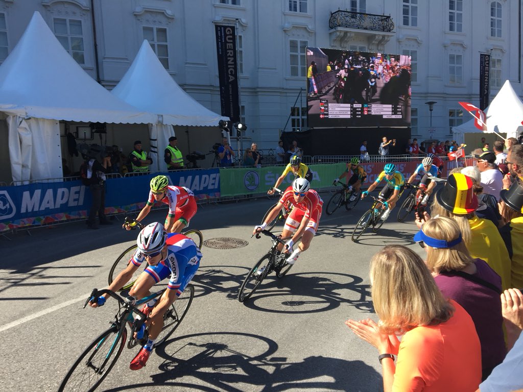 Still in a 7min lead with 77km to go. Only 8 remaining in the break from the original 11.