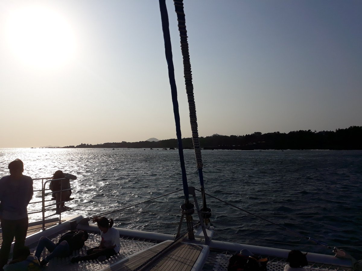 KISJ_Dorms's tweet photo. #KISJ ES/MS dorm students learning about #oceanography while enjoying a yacht tour out of #Jungmun. https://t.co/CsnfTqdzXe
