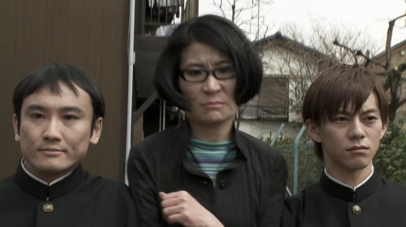 略してアナミツ Re Twitterren 片桐はいり４倍速の４話目 部長 に登場する中山くん 右側 ですが ウルトラマンネクサスのイラストレーターの人だ おぉぉ