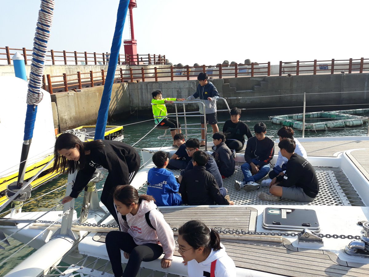 KISJ_Dorms's tweet photo. #KISJ ES/MS dorm students learning about #oceanography while enjoying a yacht tour out of #Jungmun. https://t.co/CsnfTqdzXe