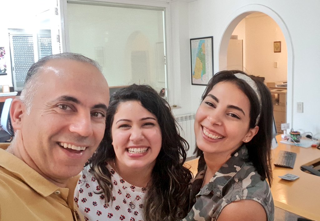 fdaoulb's tweet photo. Smile is the sign of love
Love is the desire of good
Good is the way of hapinnes

#same_smiles again and always together for love, good and hapinnes 😄🙂😊 https://t.co/G49m3Y3yiC