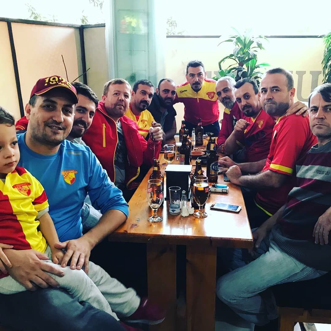 7’sinden 70’ine, çocuğundan ihtiyarına, abisinden kardeşine, topçusundan taraftarına...
Armaya sevdalı bunca can!