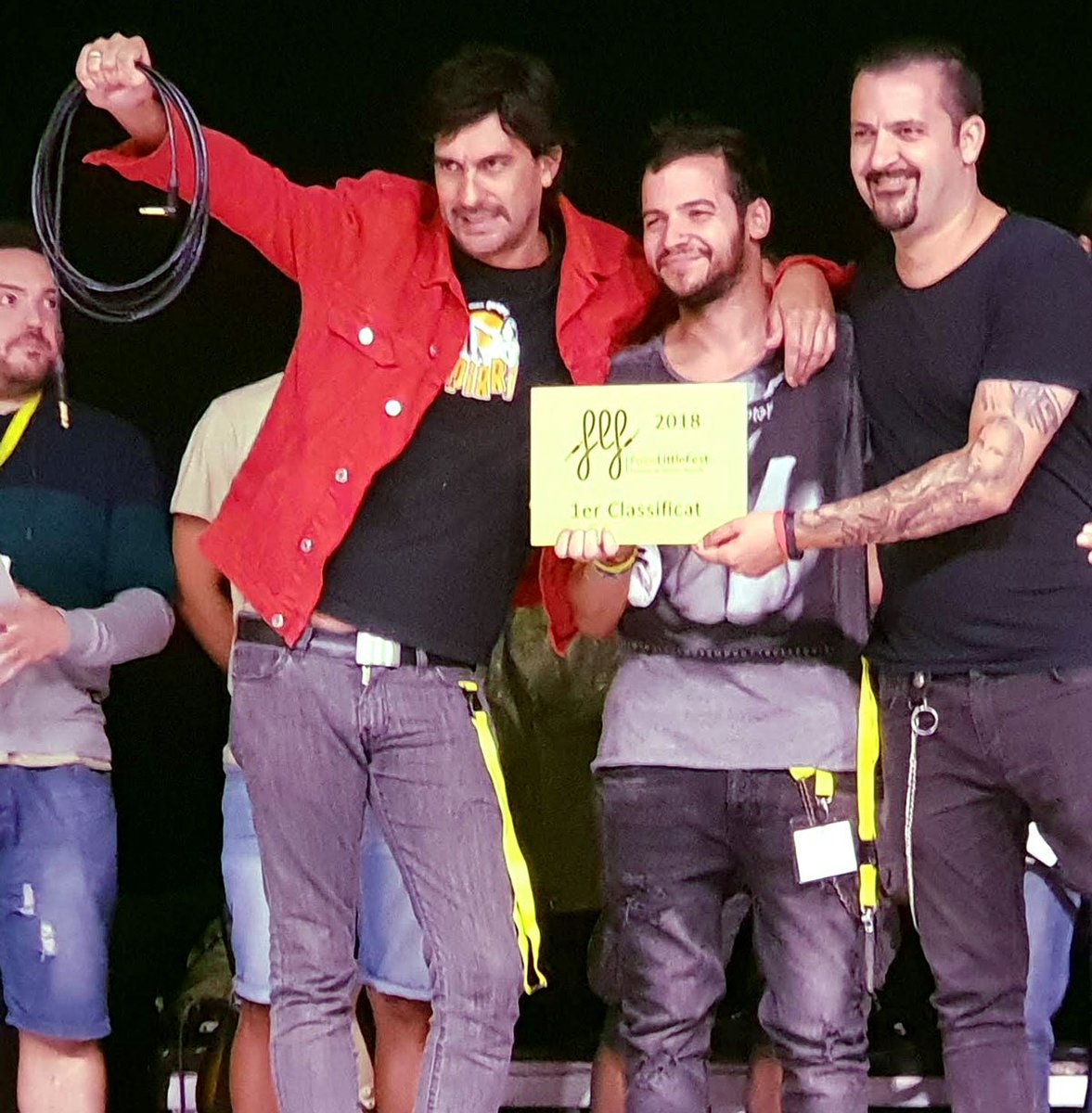 FoiosLittleFest's tweet photo. Ja tenim grup guanyador del concurs de grups novells #FLF2018! Mr Sanchez va rebre el premi del jurat i tocarà com a grup convidat en la pròxima edició de Foios Little Fest. Enhorabona a ells i als finalistes: Òrbites, Nius de Nit i Bastida.🎸🤟😘 #FoiosLittleFest https://t.co/vsDafG5B6Z